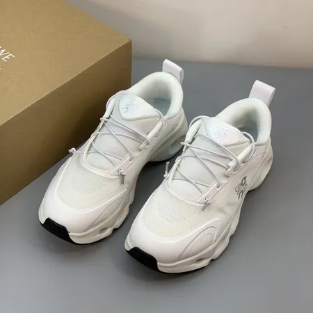 ロエベ スニーカー