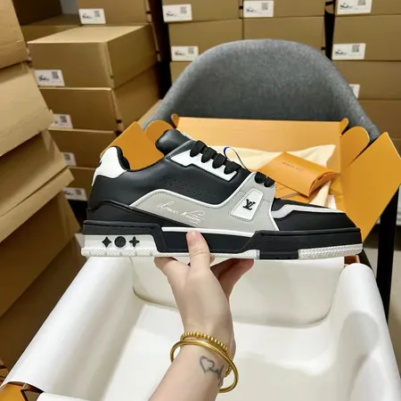 ルイヴィトン スニーカー