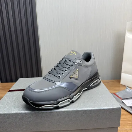 プラダ スニーカー