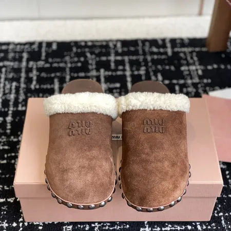 ミュウミュウ カジュアルシューズ