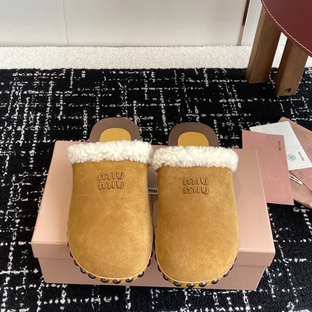 ミュウミュウ カジュアルシューズ