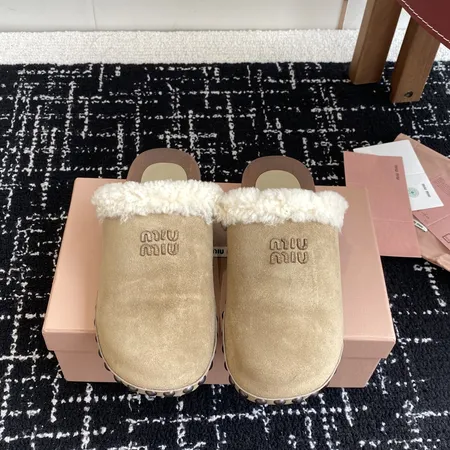 ミュウミュウ カジュアルシューズ