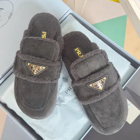 プラダ スリッパ
