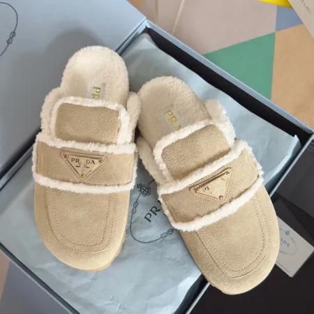 プラダ スリッパ