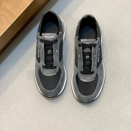 フェラガモ カジュアルシューズ