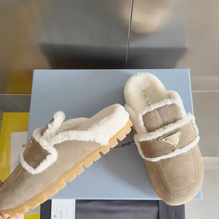 プラダ スリッパ