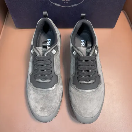 プラダ スニーカー