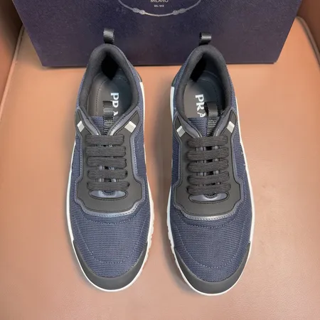 プラダ スニーカー