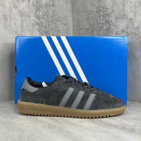 アディダス カジュアルシューズ