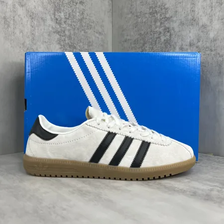 アディダス カジュアルシューズ