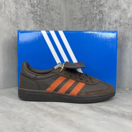 アディダス カジュアルシューズ