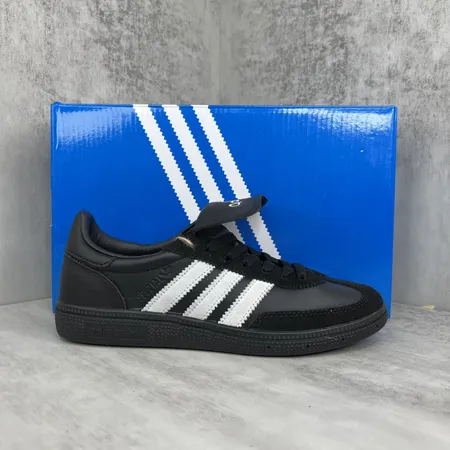 アディダス カジュアルシューズ