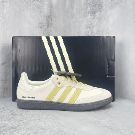 アディダス カジュアルシューズ