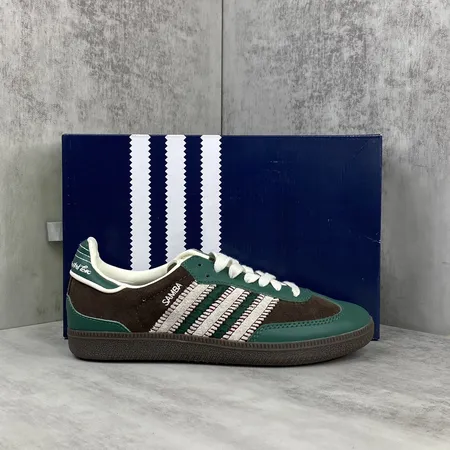 アディダス カジュアルシューズ