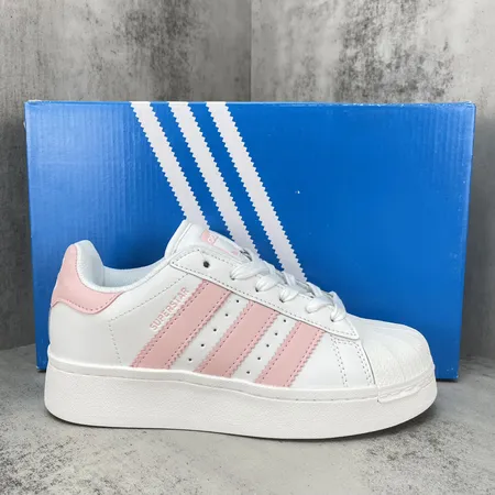 アディダス カジュアルシューズ