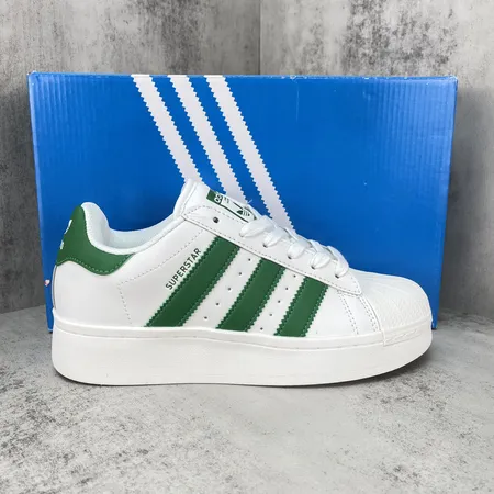 アディダス カジュアルシューズ