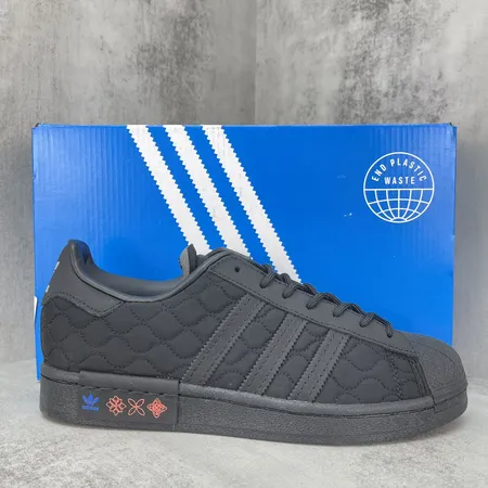 アディダス カジュアルシューズ