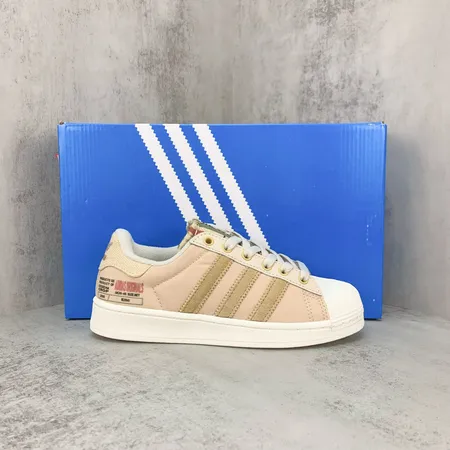 アディダス カジュアルシューズ