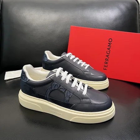 フェラガモ カジュアルシューズ