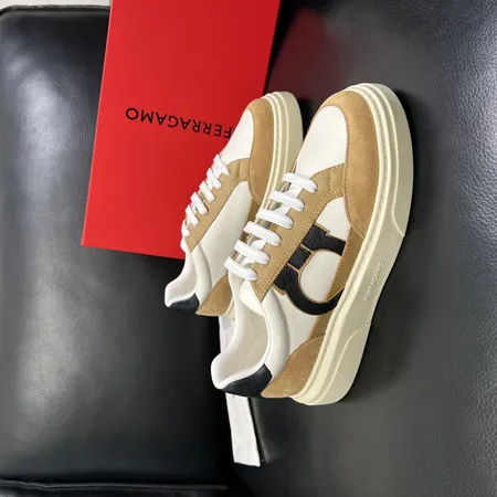 フェラガモ カジュアルシューズ