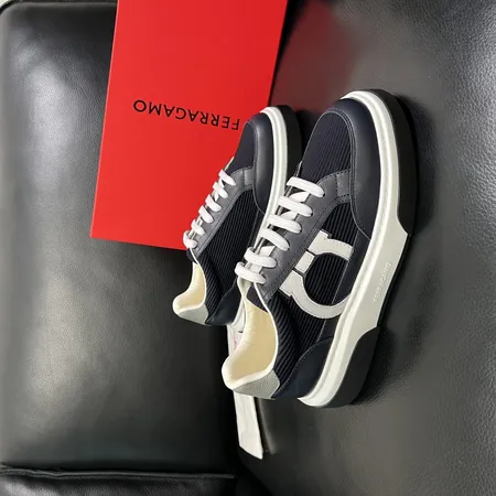 フェラガモ カジュアルシューズ