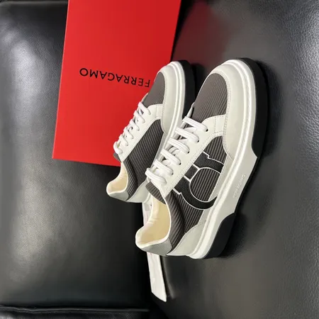 フェラガモ カジュアルシューズ