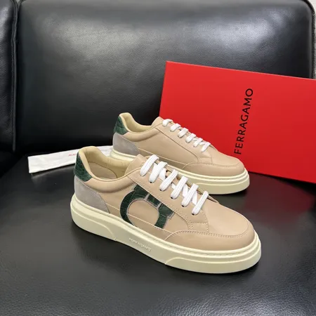 フェラガモ カジュアルシューズ