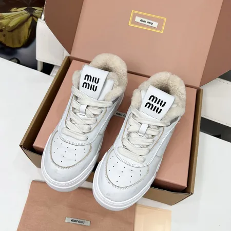 ミュウミュウ カジュアルシューズ