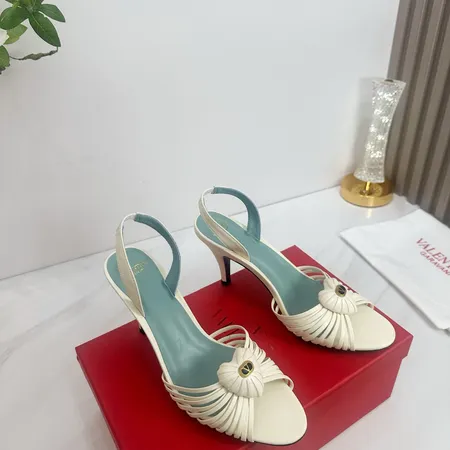 ヴァレンティノ サンダル