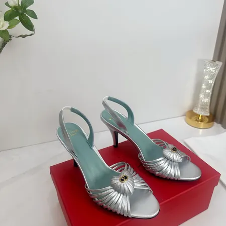 ヴァレンティノ サンダル