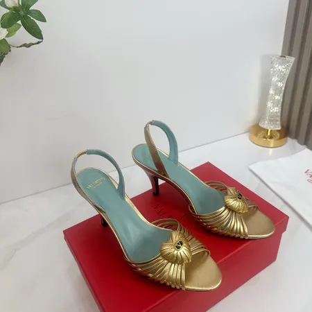 ヴァレンティノ サンダル