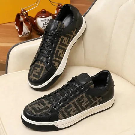 フェンディ カジュアルシューズ