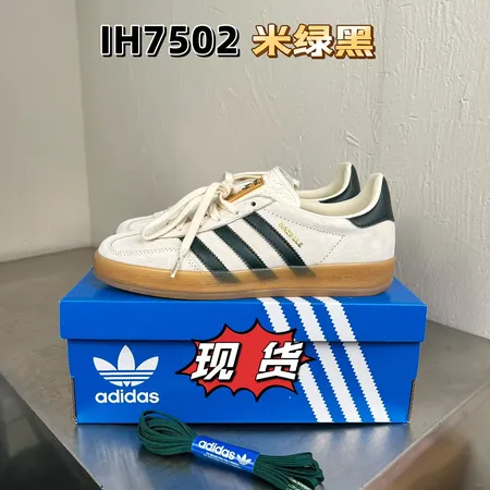 アディダス カジュアルシューズ