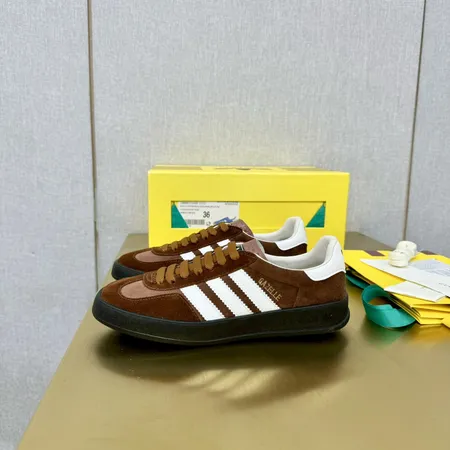 アディダス カジュアルシューズ