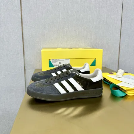 アディダス カジュアルシューズ