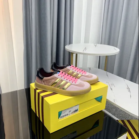 アディダス カジュアルシューズ