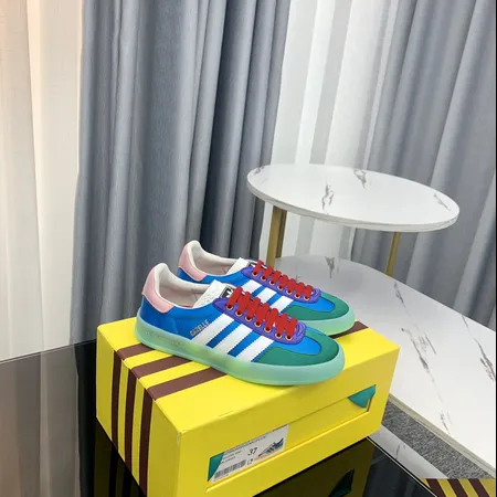 アディダス カジュアルシューズ