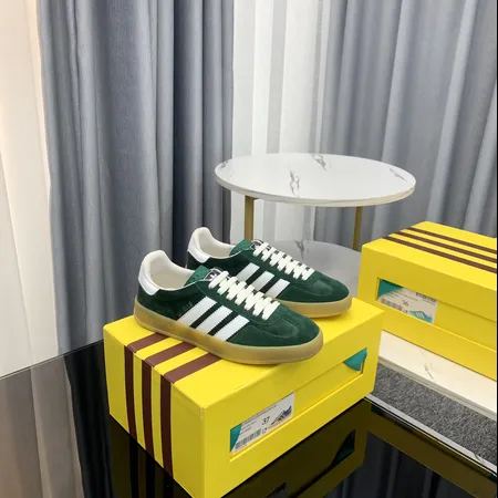 アディダス カジュアルシューズ