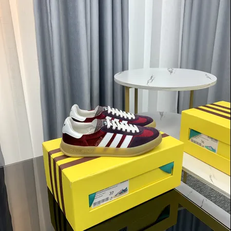 アディダス カジュアルシューズ