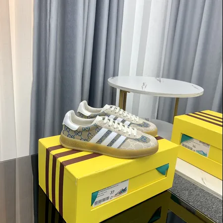 アディダス カジュアルシューズ