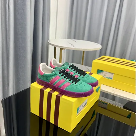 アディダス カジュアルシューズ