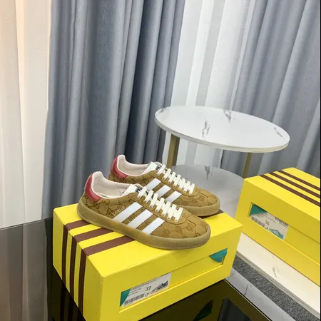 アディダス カジュアルシューズ