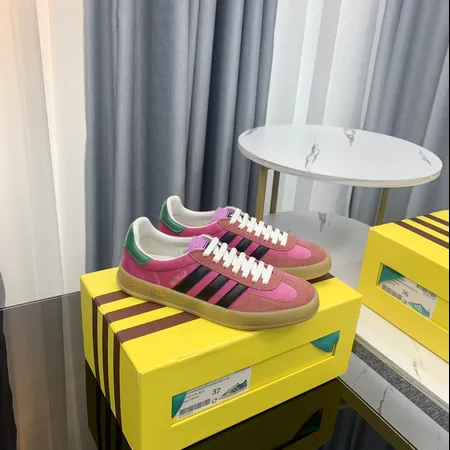 アディダス カジュアルシューズ