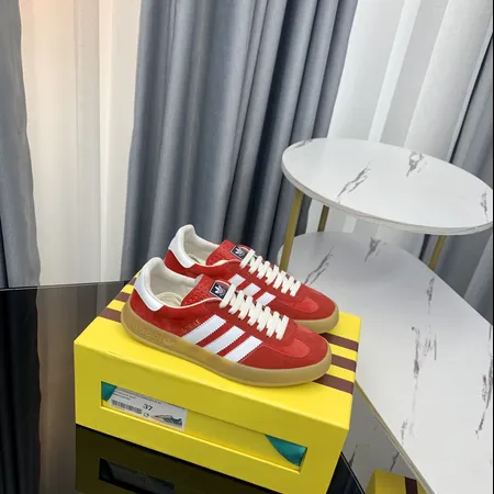 アディダス カジュアルシューズ