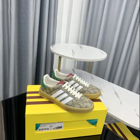 アディダス カジュアルシューズ