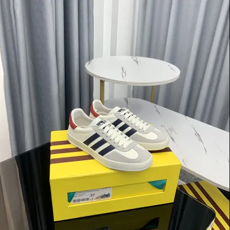 アディダス カジュアルシューズ