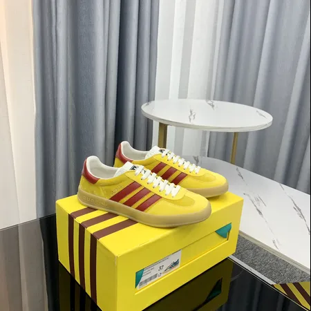 アディダス カジュアルシューズ