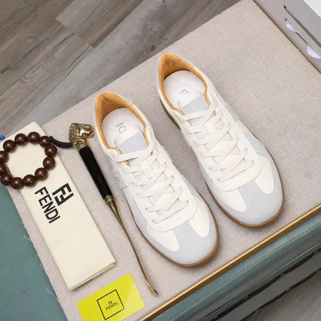 フェンディ カジュアルシューズ