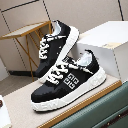 ジバンシィ カジュアルシューズ