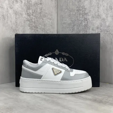 プラダ カジュアルシューズ